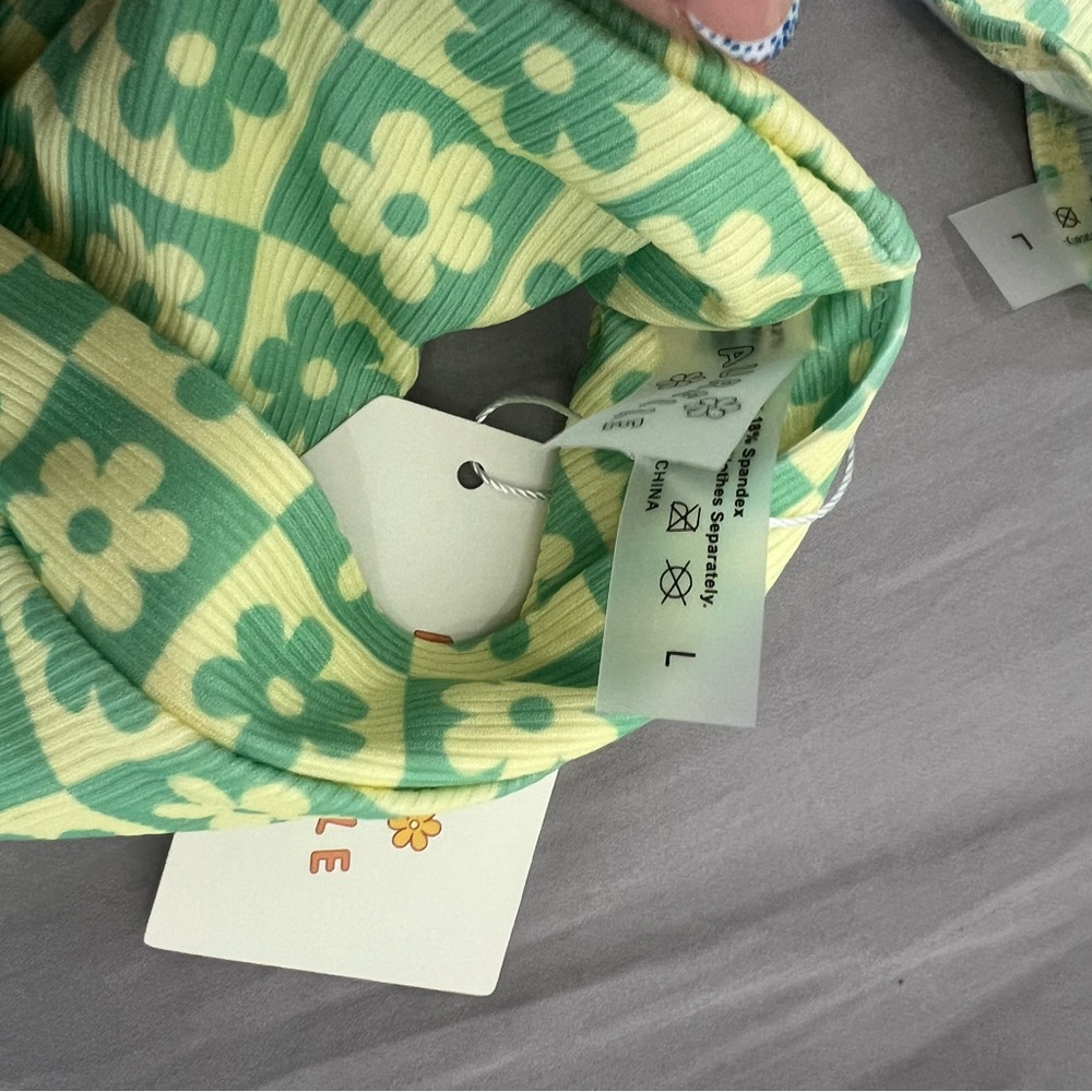 Aurelle, Size Large, Flower Pattern With Greens A… - image 3